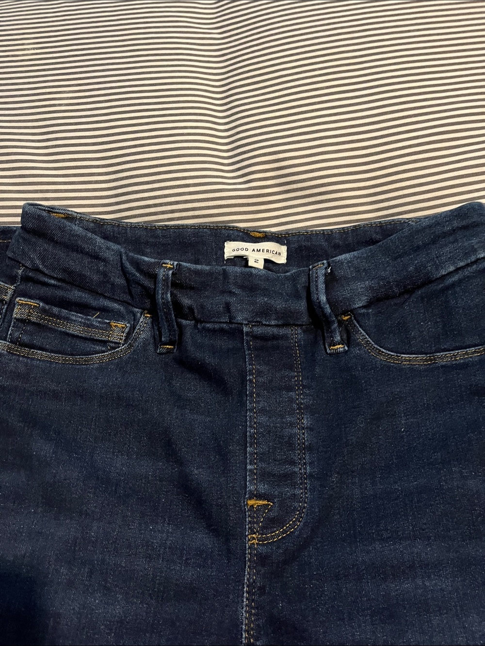 Good American pull-up jeans